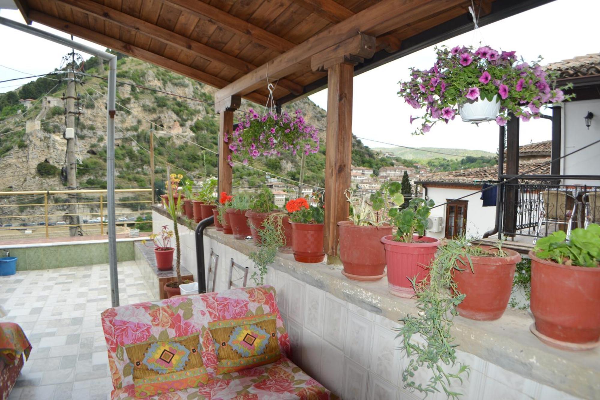 Guesthouse Belle View Berat Exterior photo