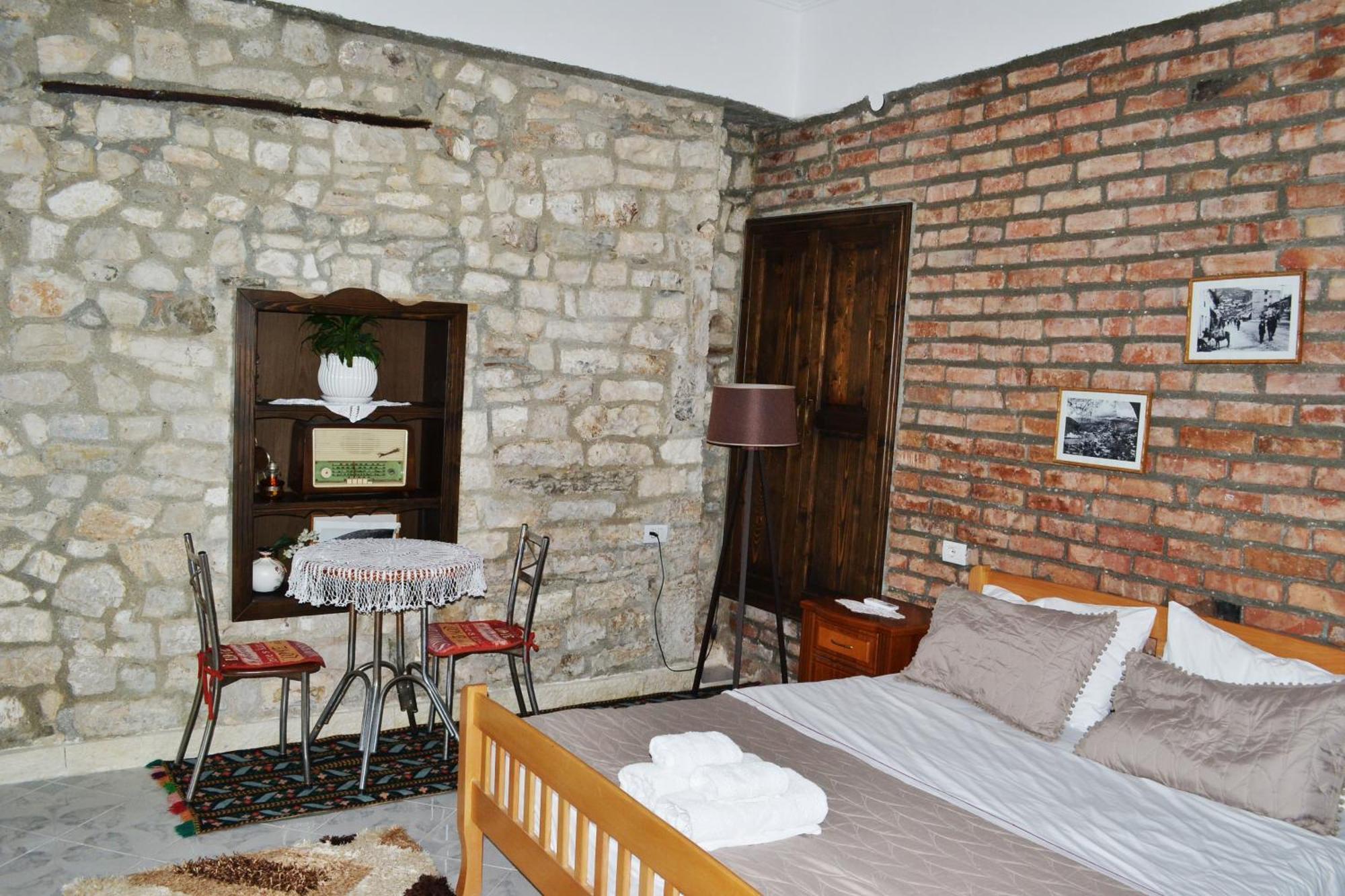 Guesthouse Belle View Berat Exterior photo